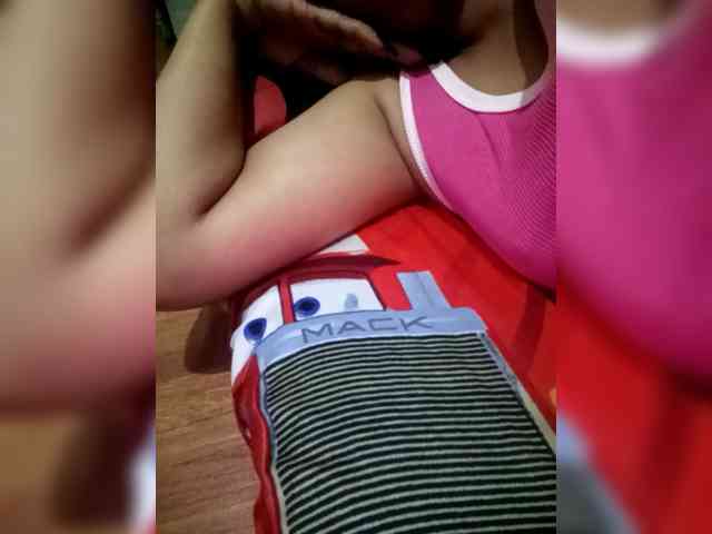 SweetKittyx22 webcam