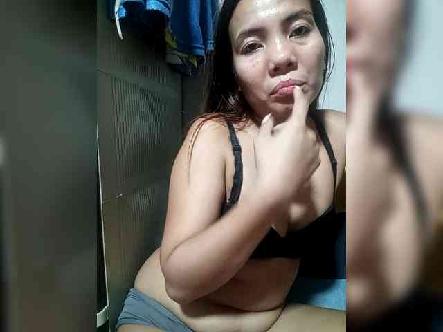 SweetKittyx22 webcam