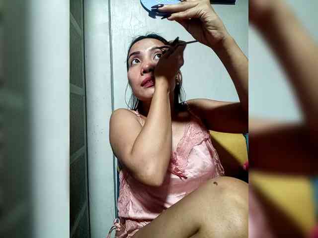 SweetKittyx22 webcam