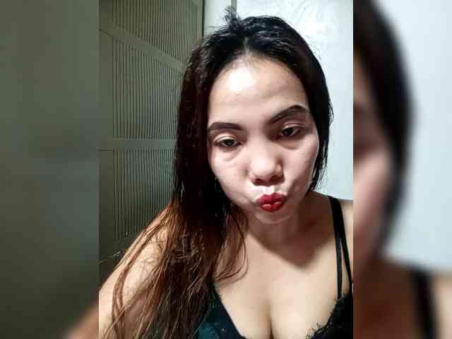 SweetKittyx22 webcam