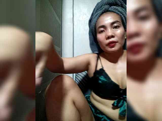 SweetKittyx22 webcam