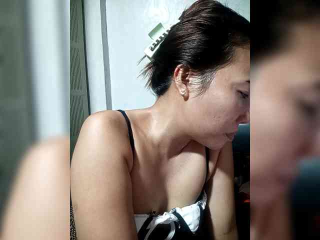 SweetKittyx22 webcam