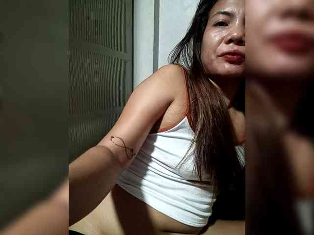 SweetKittyx22 webcam