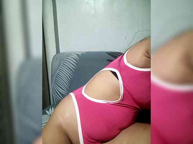 SweetKittyx22 webcam