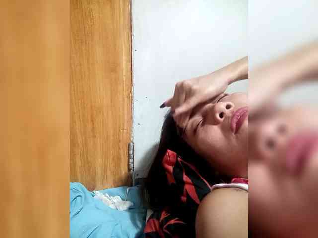 SweetKittyx22 webcam