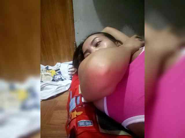 SweetKittyx22 webcam