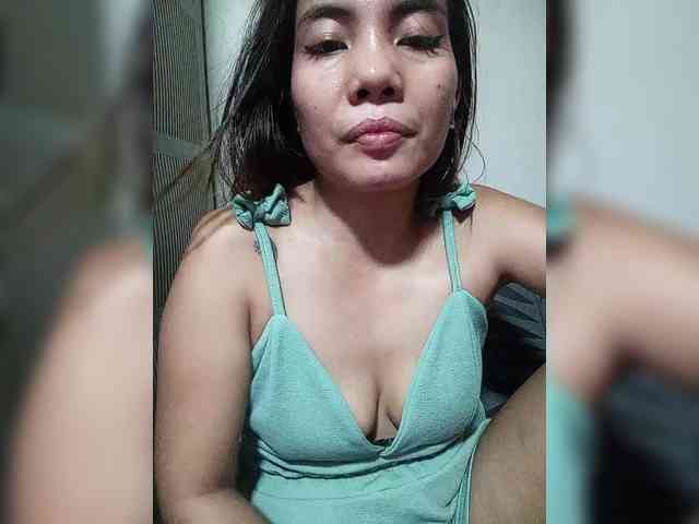 SweetKittyx22 webcam