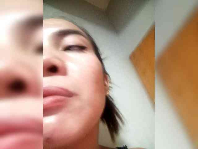 SweetKittyx22 webcam