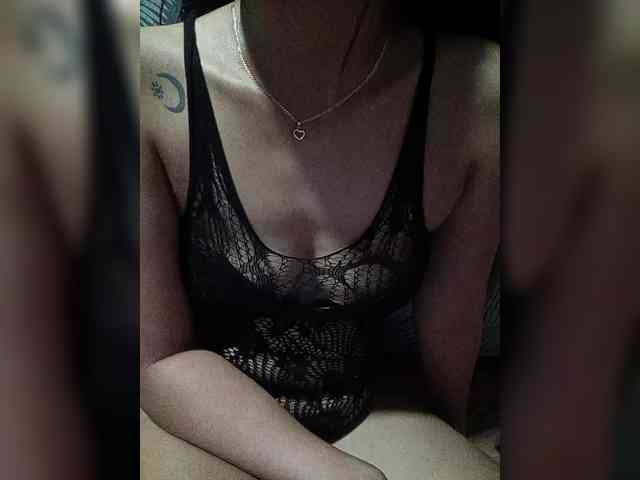 SweetKittyx22 webcam