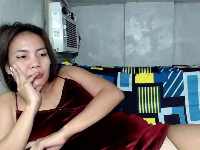 SweetKittyx22 webcam