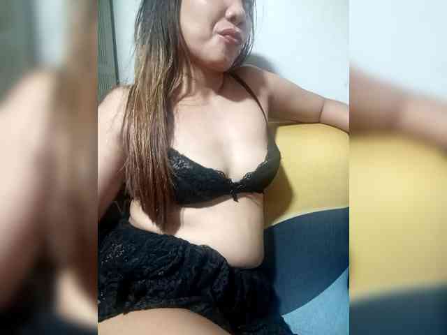 SweetKittyx22 webcam