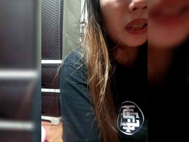 SweetKittyx22 webcam