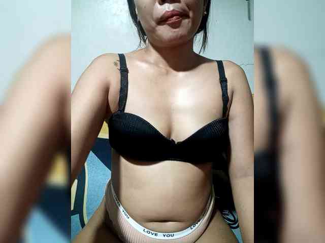 SweetKittyx22 webcam