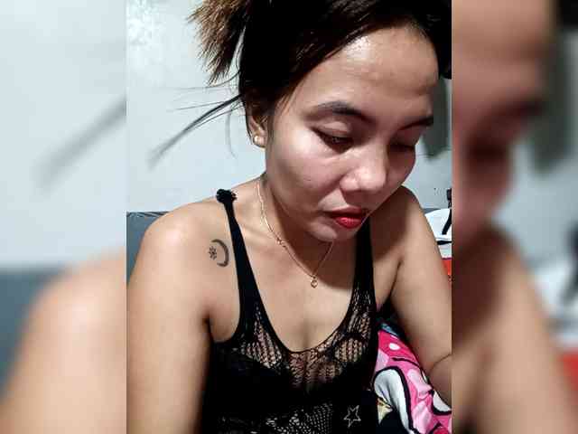 SweetKittyx22 webcam