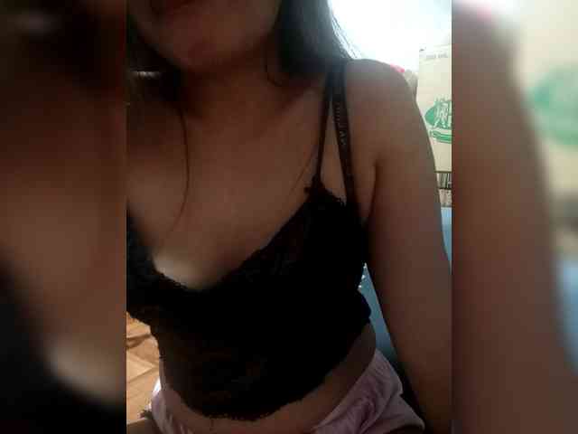 SweetKittyx22 webcam