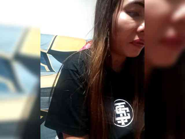 SweetKittyx22 webcam