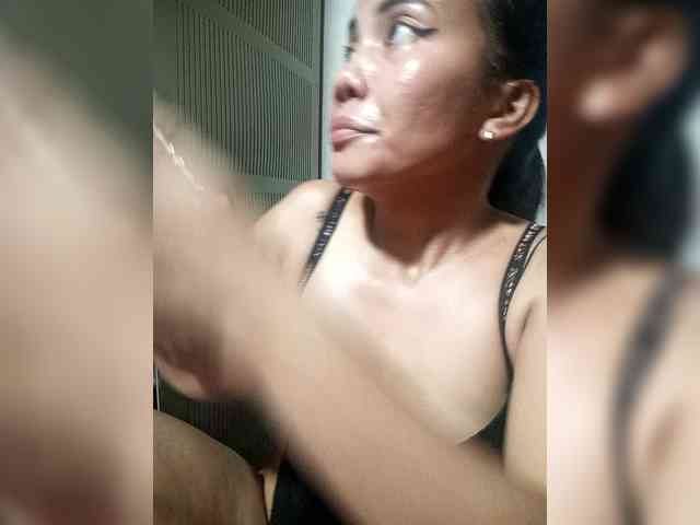 SweetKittyx22 webcam