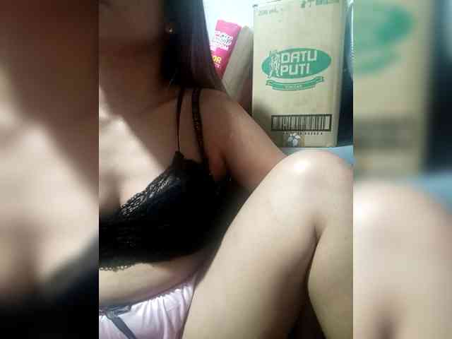 SweetKittyx22 webcam