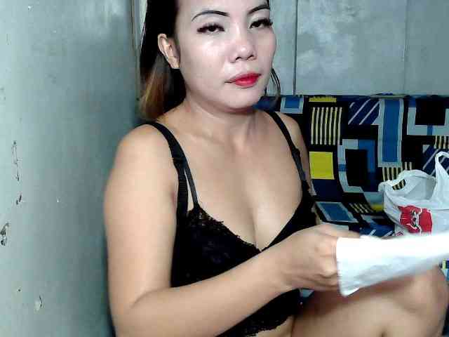 SweetKittyx22 webcam