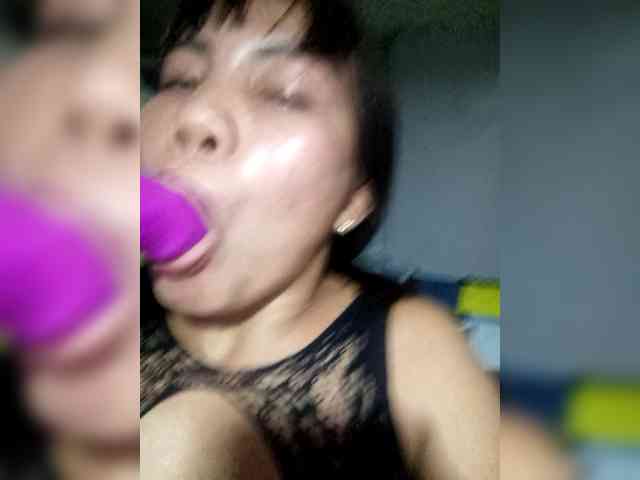 SweetKittyx22 webcam