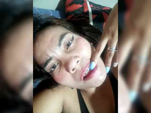 SweetKittyx22 webcam