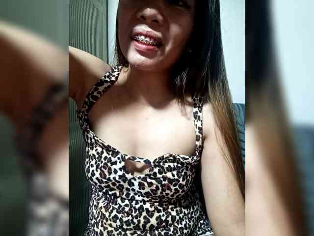 SweetKittyx22 webcam