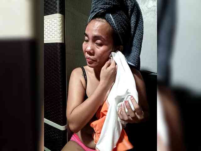 SweetKittyx22 webcam