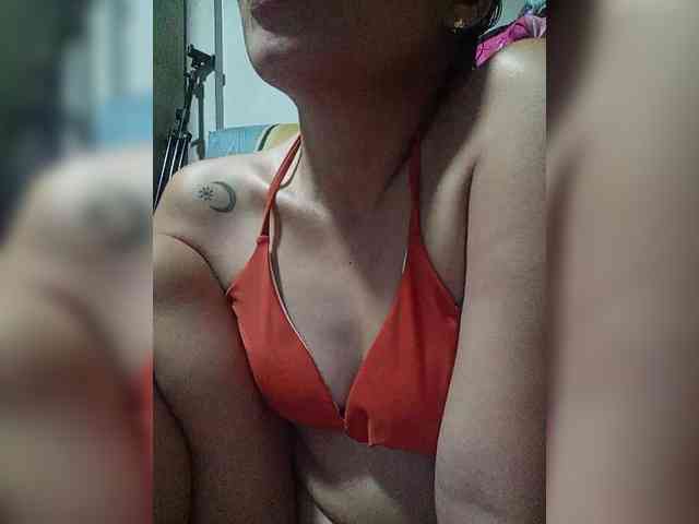 SweetKittyx22 webcam