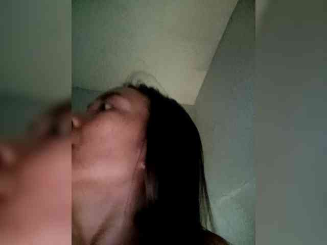 SweetKittyx22 webcam