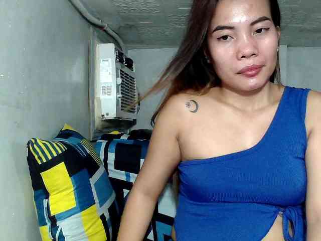 SweetKittyx22 webcam