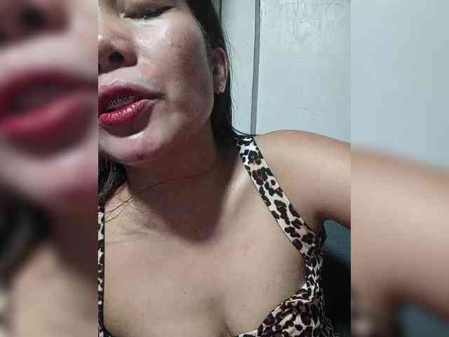 SweetKittyx22 webcam