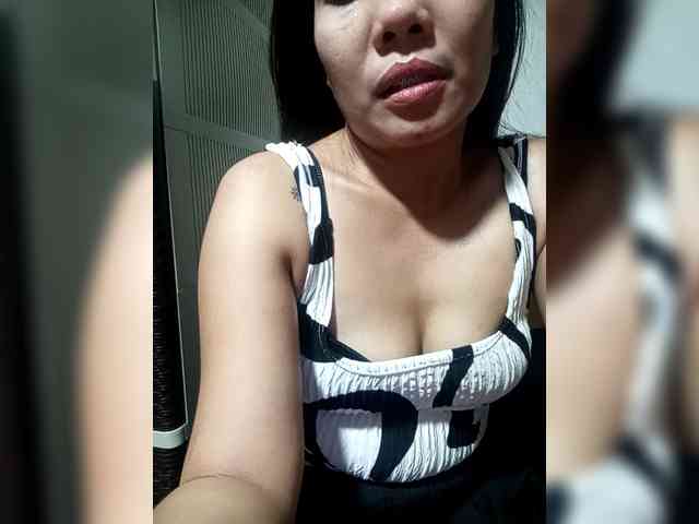 SweetKittyx22 webcam