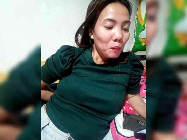 SweetKittyx22 webcam