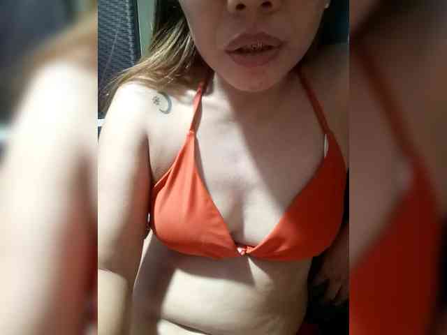 SweetKittyx22 webcam