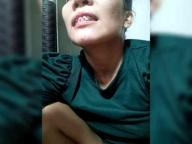 SweetKittyx22 webcam