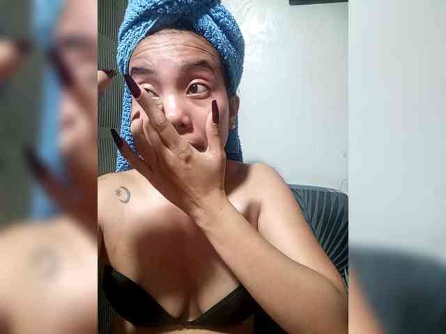 SweetKittyx22 webcam