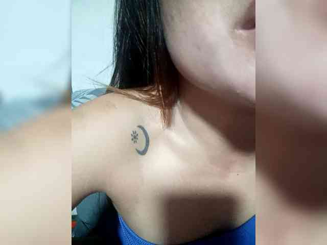 SweetKittyx22 webcam