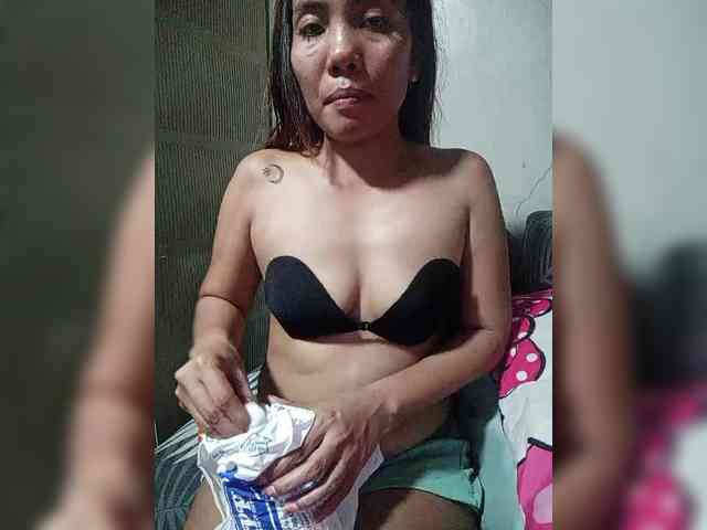 SweetKittyx22 webcam