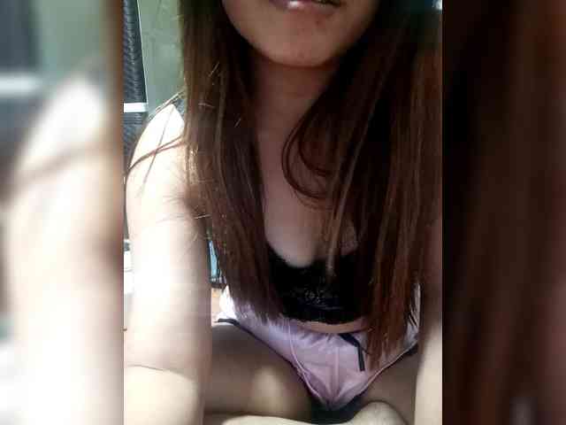 SweetKittyx22 webcam