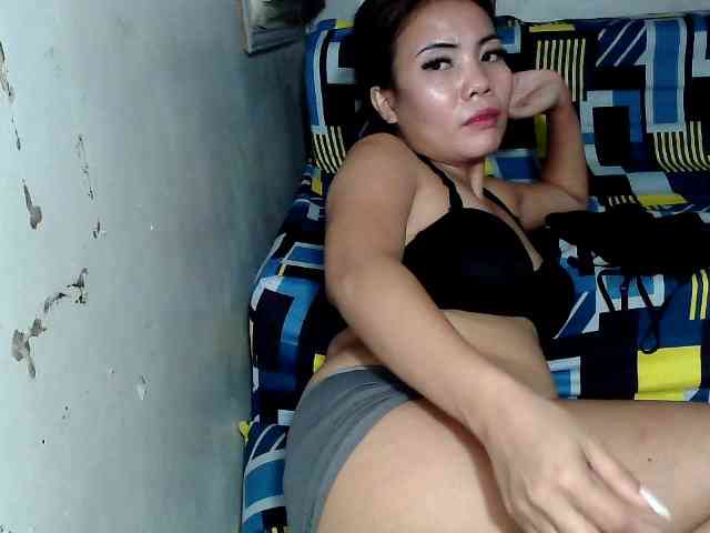 SweetKittyx22 webcam