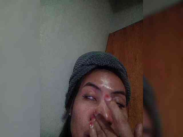 SweetKittyx22 webcam