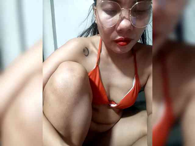 SweetKittyx22 webcam