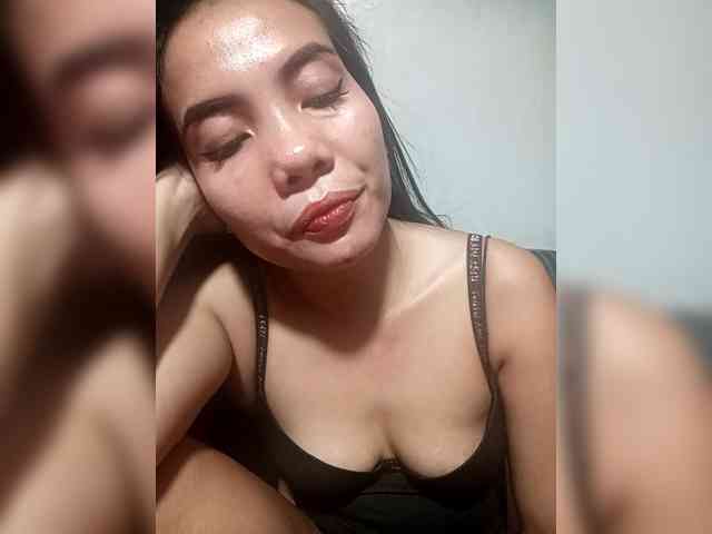 SweetKittyx22 webcam