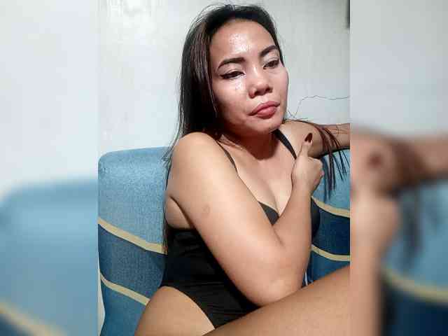 SweetKittyx22 webcam