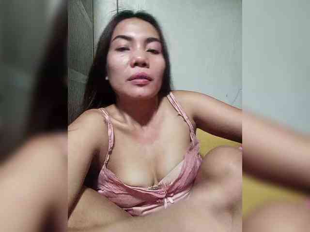 SweetKittyx22 webcam