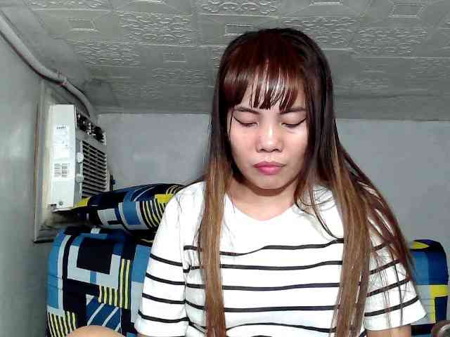 SweetKittyx22 webcam