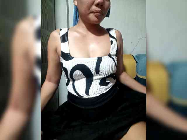 SweetKittyx22 webcam