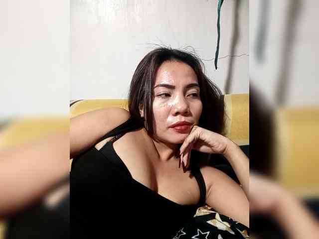 SweetKittyx22 webcam