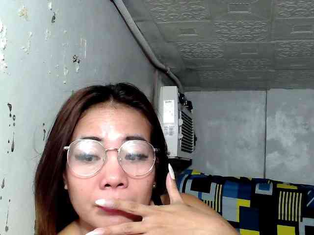 SweetKittyx22 webcam