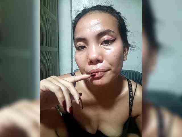 SweetKittyx22 webcam